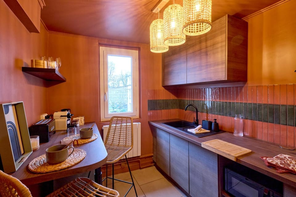 Coffee/tea facilities, microwave, toaster, kitchen