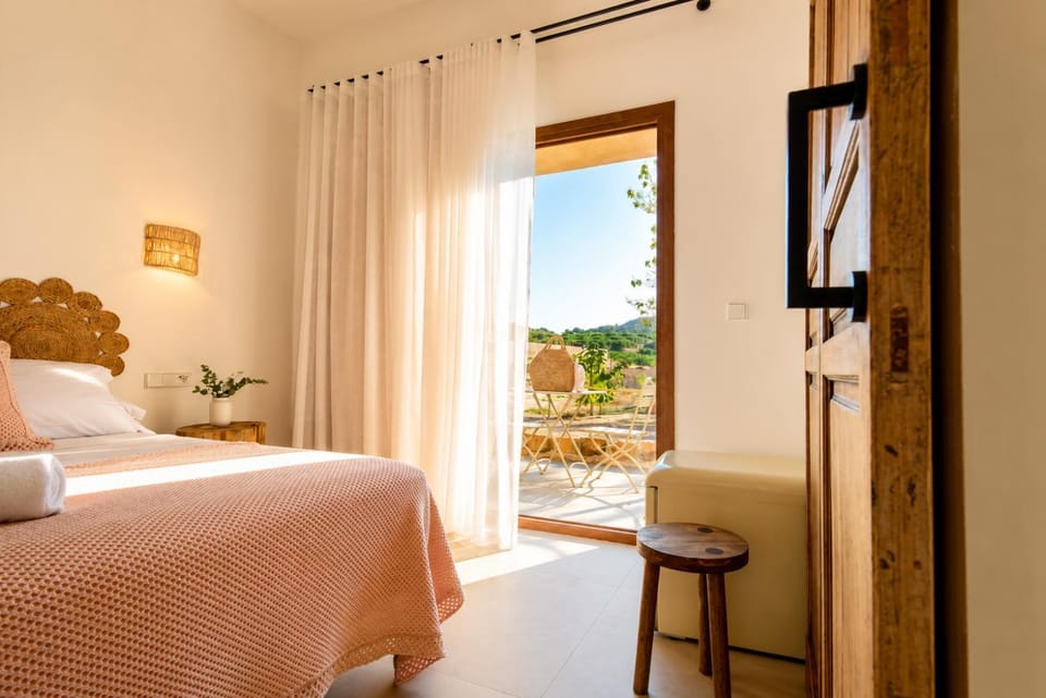 Bed, Balcony/Terrace, Photo of the whole room, Bedroom