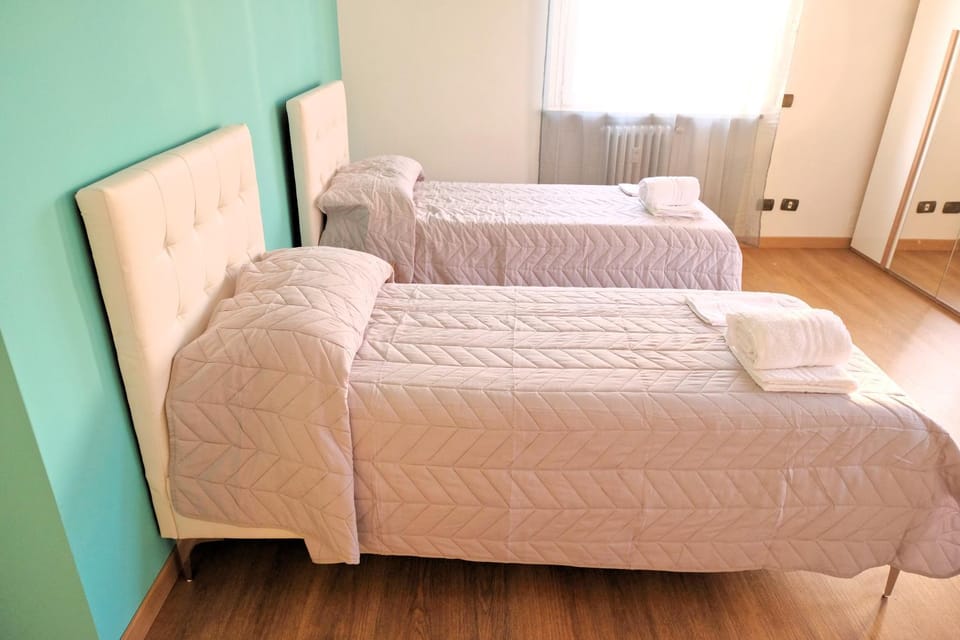 Bed, Bedroom, internet