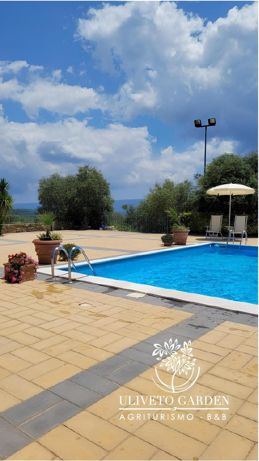 Day, Natural landscape, Pool view, Swimming pool, sunbed