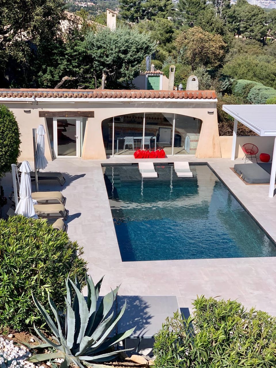 Swimming pool