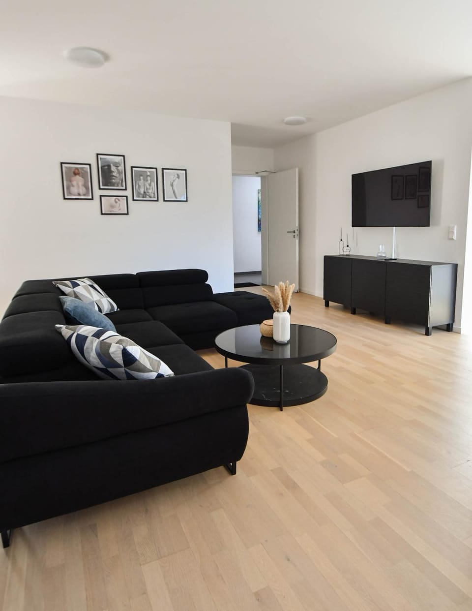 TV and multimedia, Living room, Seating area