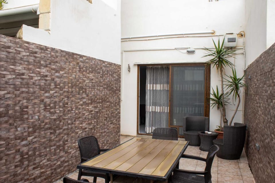 Patio, Seating area