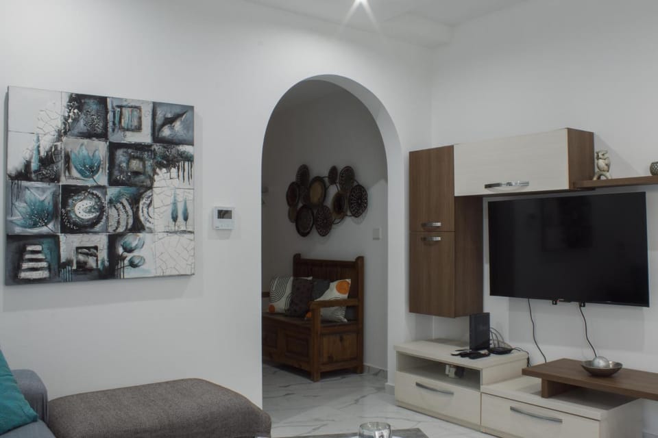 Communal lounge/ TV room, TV and multimedia, Living room, Seating area, Evening entertainment