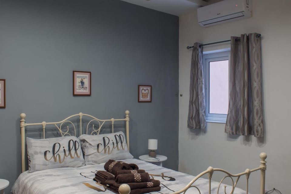 Bed, Bedroom, air conditioner