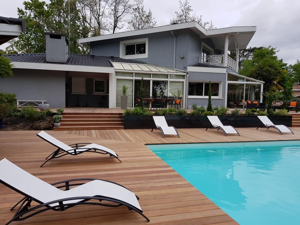Property building, Swimming pool