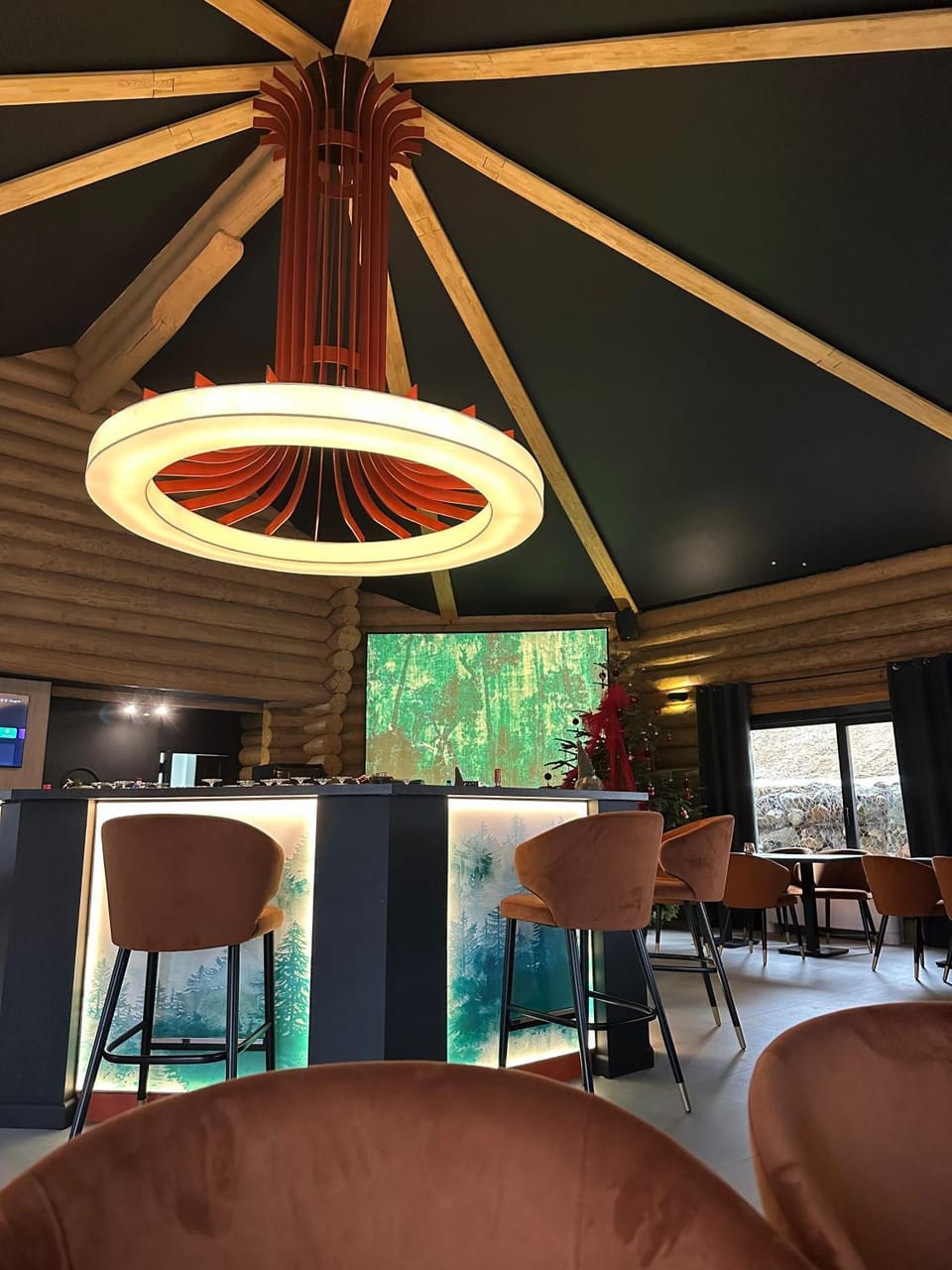 Restaurant/places to eat, Seating area, Evening entertainment