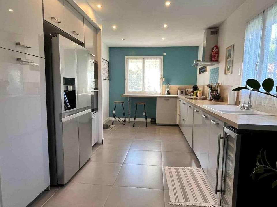 Kitchen or kitchenette, dishwasher, oven, stove