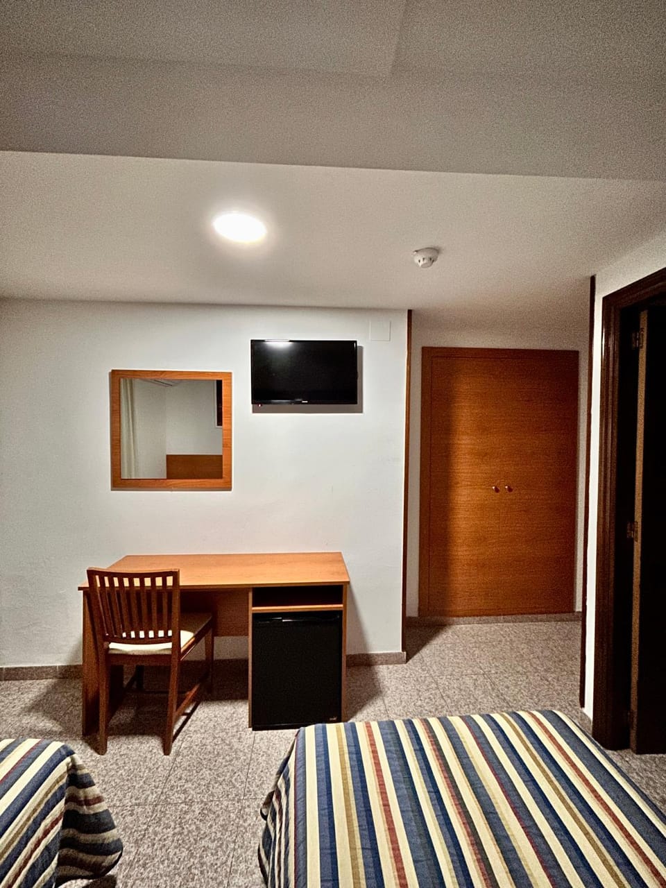 Bed, TV and multimedia, Photo of the whole room, Bedroom, hair dresser, wardrobe