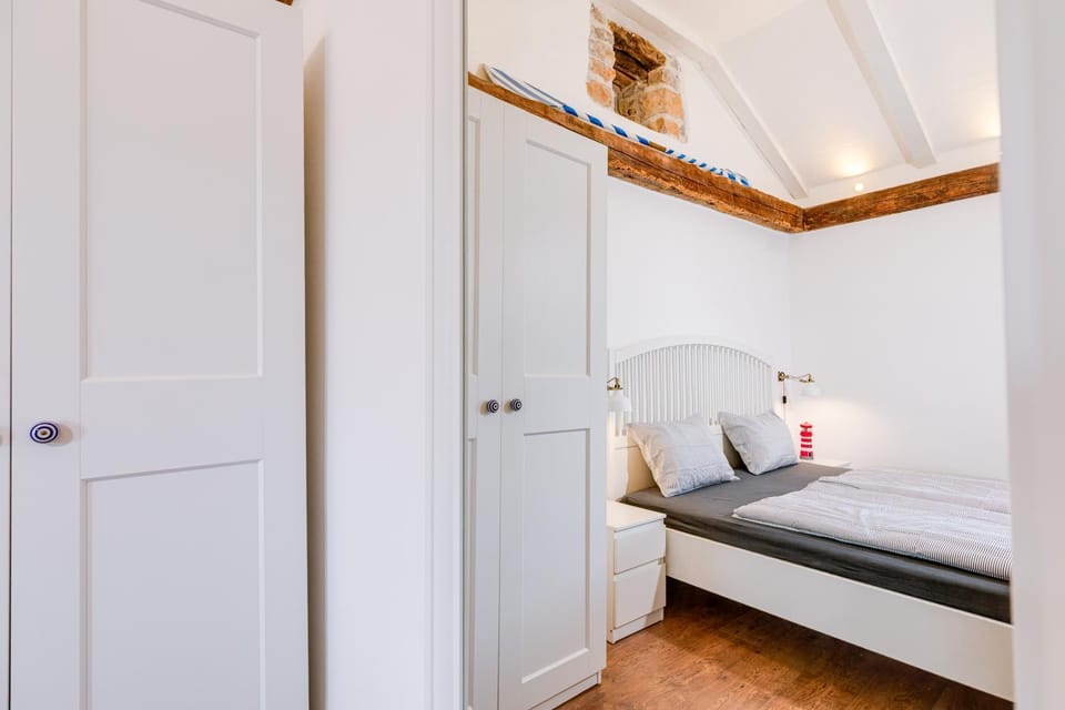 Bed, Bedroom, wardrobe