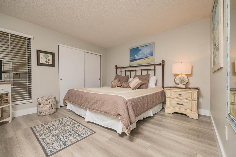 Caribe Beautiful Ocean Front Apartment in Butler Beach