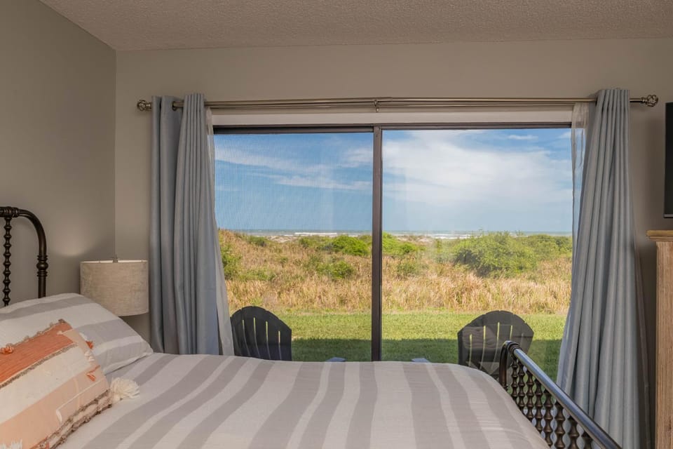 Caribe Beautiful Ocean Front Apartment in Butler Beach