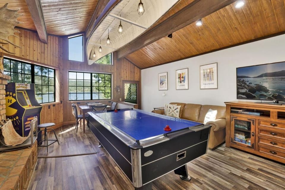 Serenity Cove Lake House by Big Bear Vacations House in Big Bear