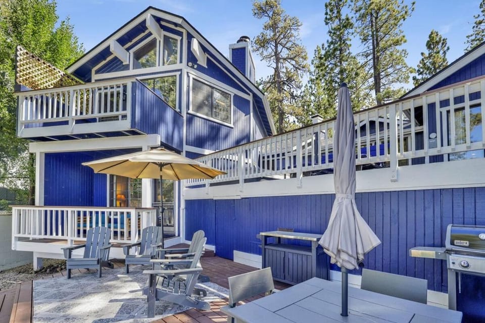 Serenity Cove Lake House by Big Bear Vacations House in Big Bear