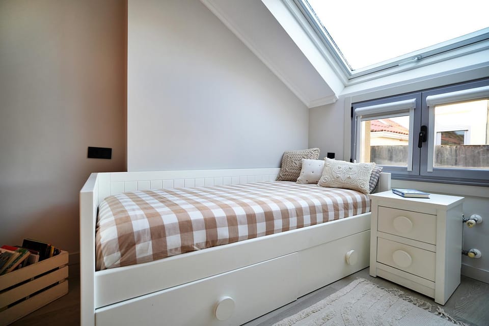 Bed, Photo of the whole room, Bedroom