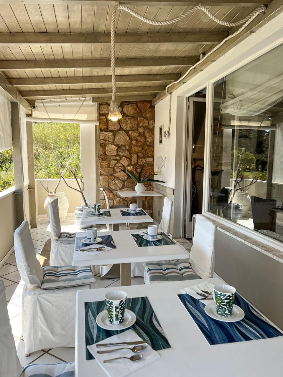 Patio, Breakfast