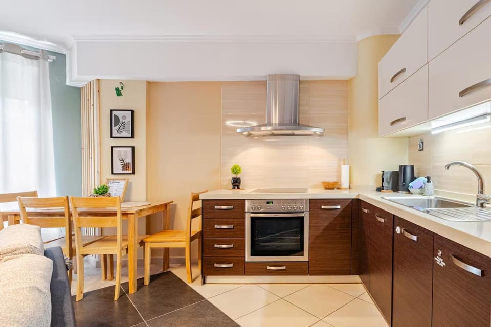 Dining area, kitchen