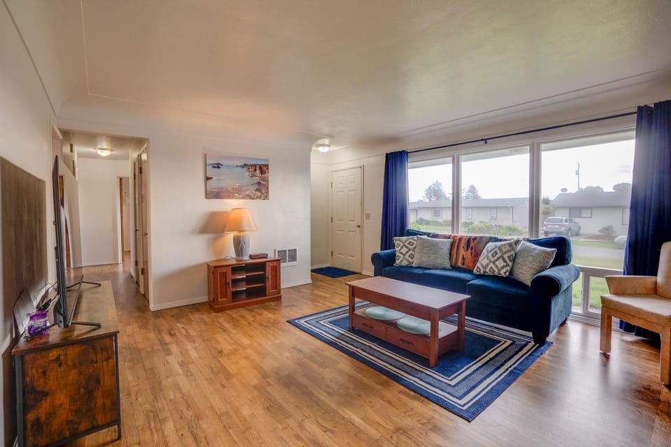 Ocean and Sunset Views Brookings Home Near Town! House in Brookings