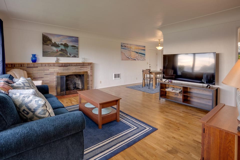 Ocean and Sunset Views Brookings Home Near Town! House in Brookings