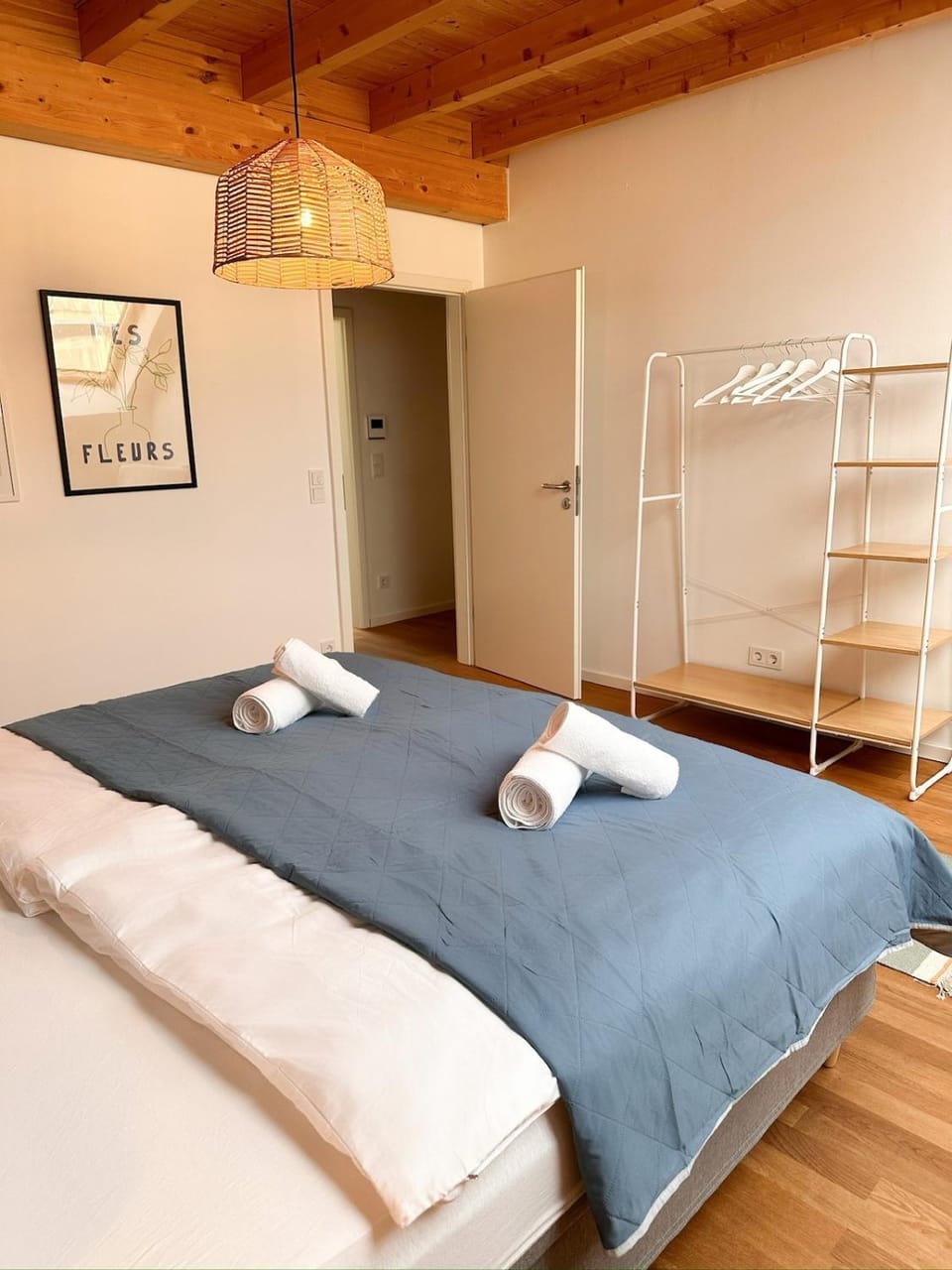 Bed, Photo of the whole room, Bedroom, towels