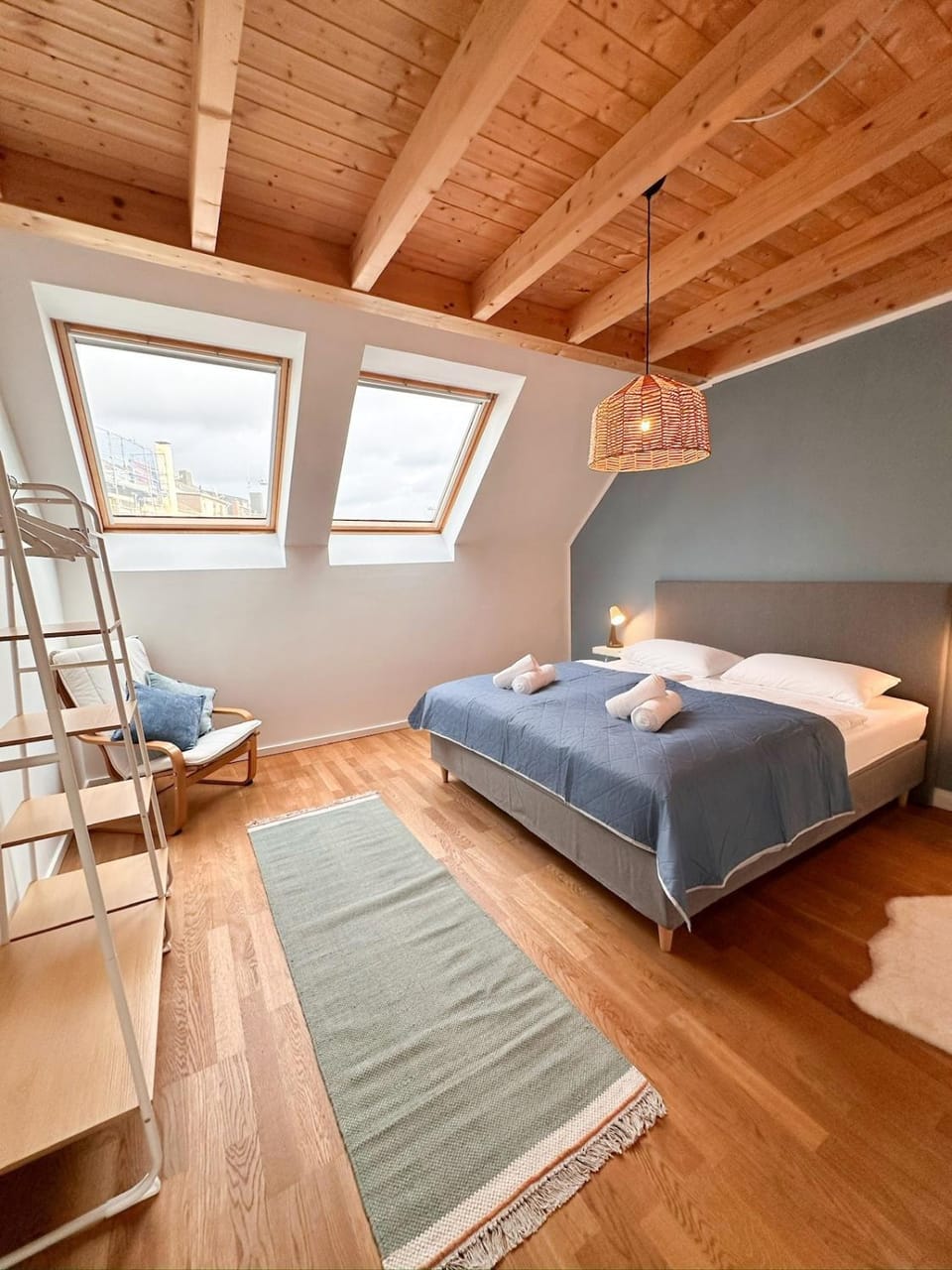 Bed, Photo of the whole room, Bedroom, towels