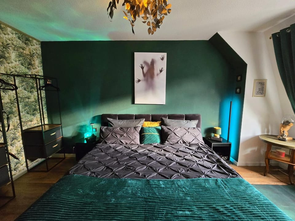 Bed, Photo of the whole room, Bedroom
