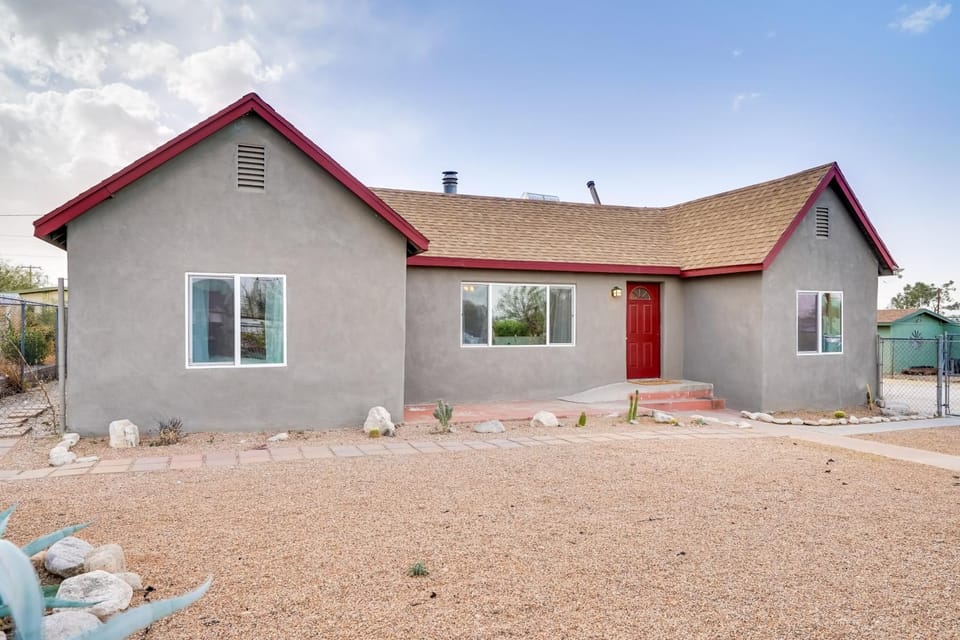 2 Mi to University of Arizona: Tucson Urban Escape House in Catalina Foothills