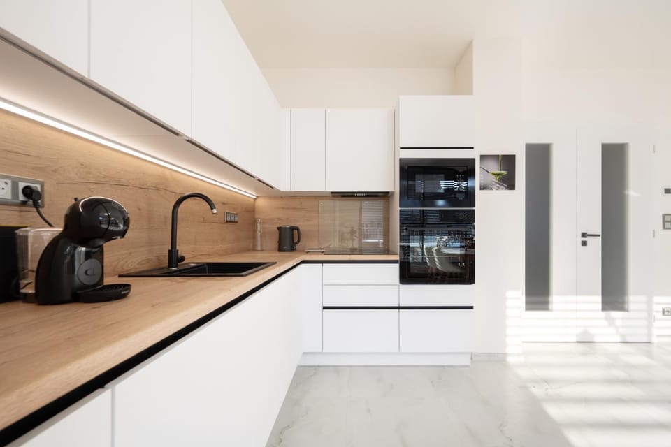 Coffee/tea facilities, dishwasher, stove