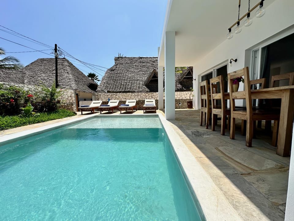Patio, Pool view, Swimming pool, sunbed