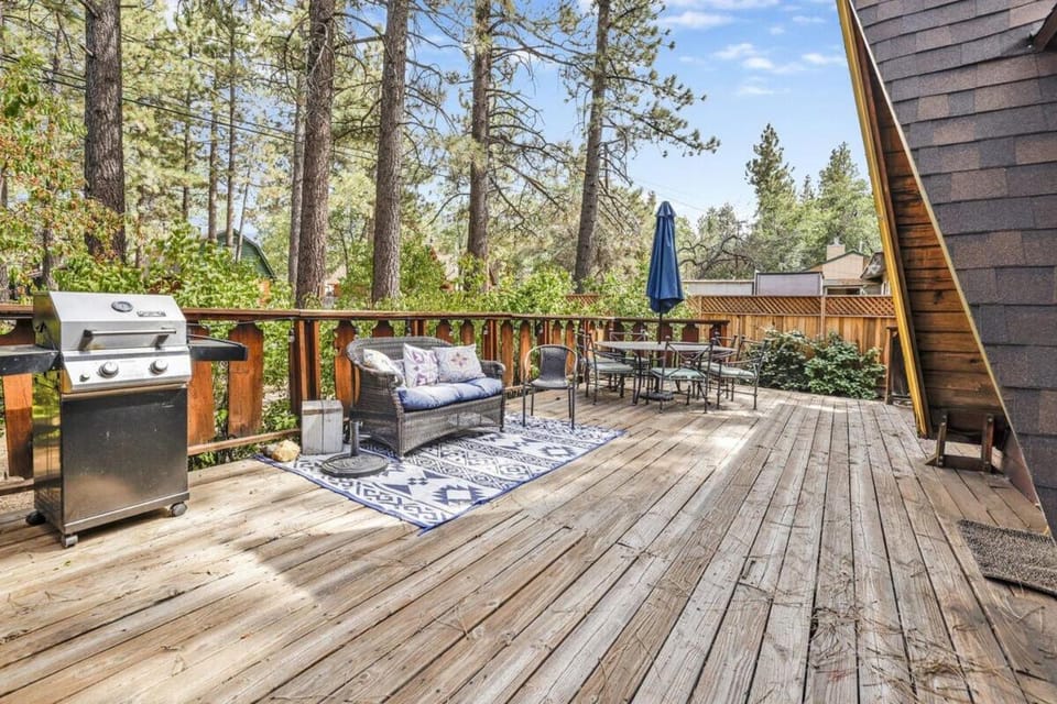 Sugar Bear Pines by Big Bear Vacations House in Southern California