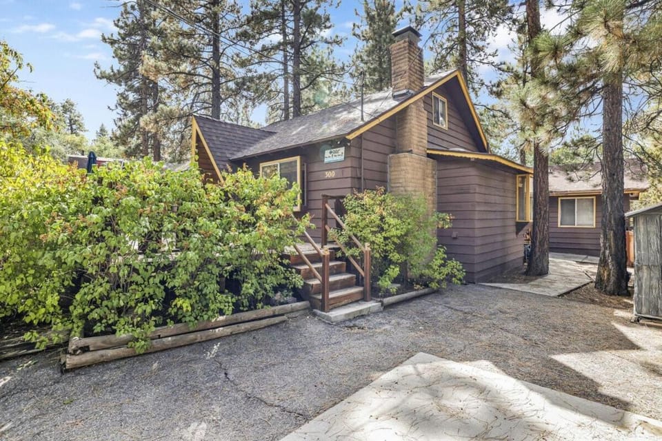 Sugar Bear Pines by Big Bear Vacations House in Southern California
