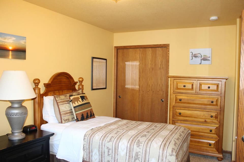 Unit 102, 2 Bedroom Duck Lake Condo House in Wisconsin