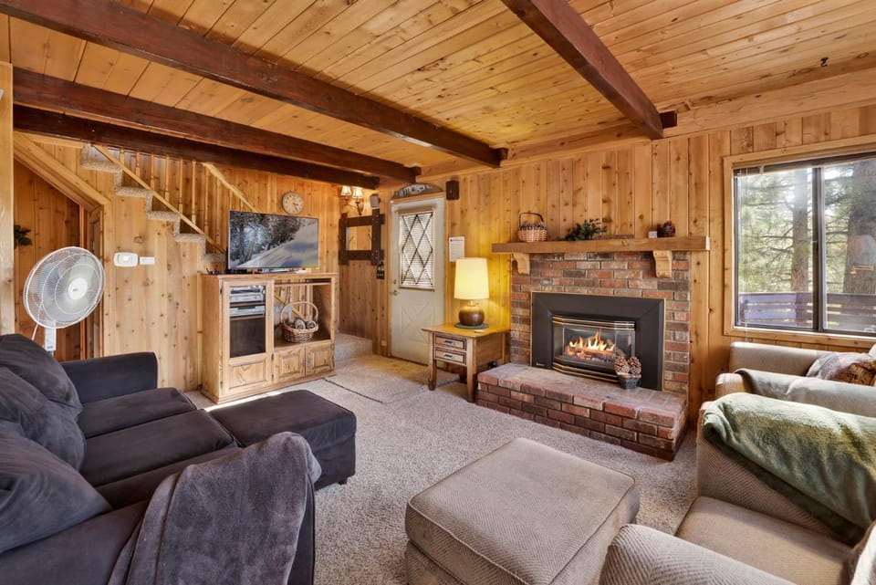 Mountain Hideaway on Maryland by Big Bear Vacations House in Big Bear