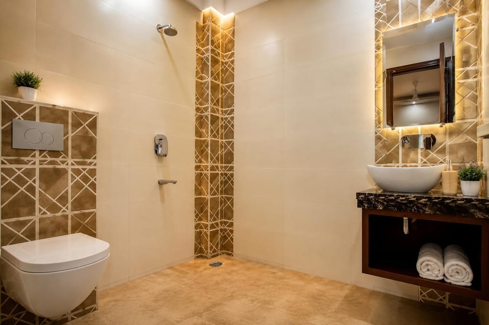 Shower, Toilet, Bathroom, towels
