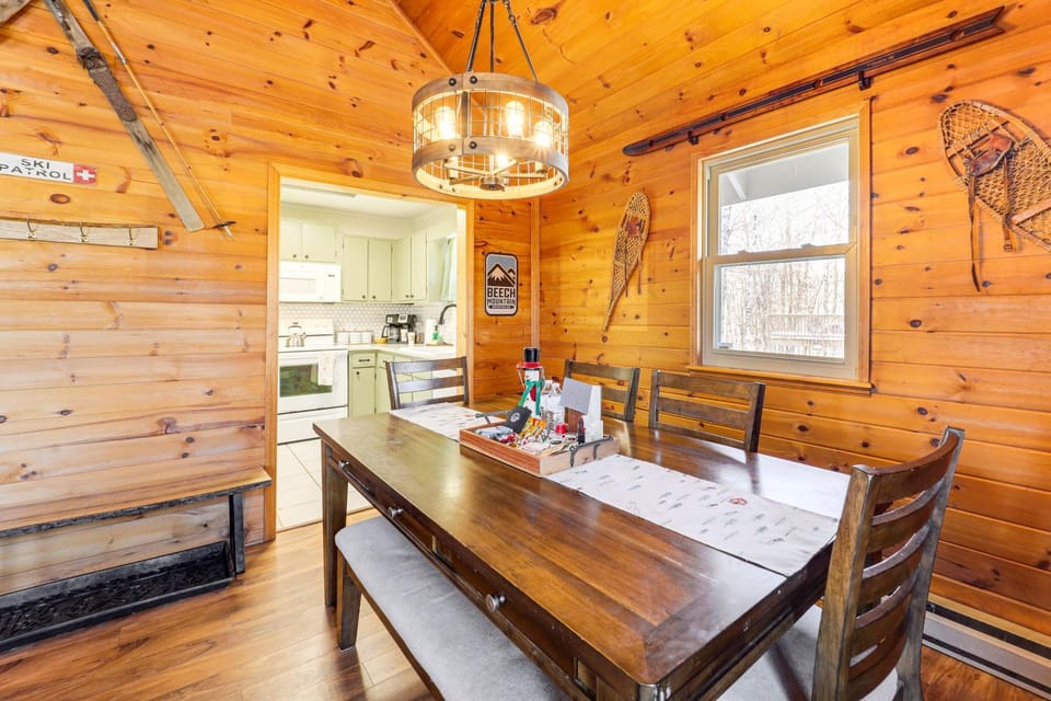 Blue Ridge Mtn Cabin: Hot Tub & Mountain Views Cabin in Beech Mountain
