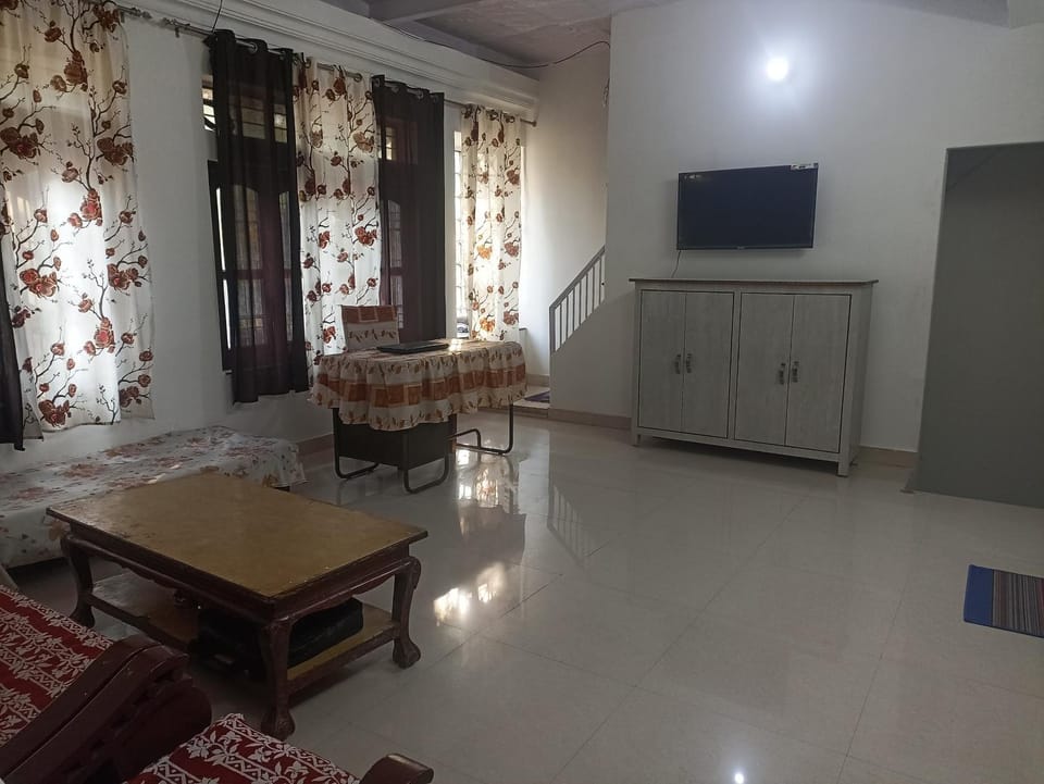 Communal lounge/ TV room, TV and multimedia, Living room, Seating area