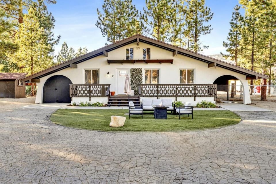 Relaxing Woodside Cottage at Shay Meadow Ranch House in Southern California