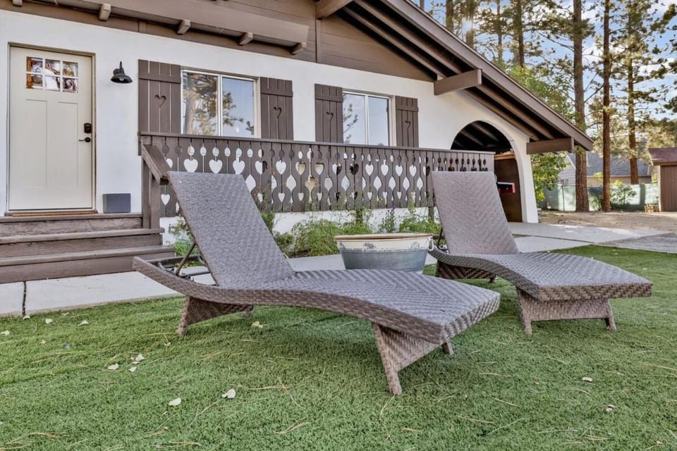 Relaxing Woodside Cottage at Shay Meadow Ranch House in Southern California