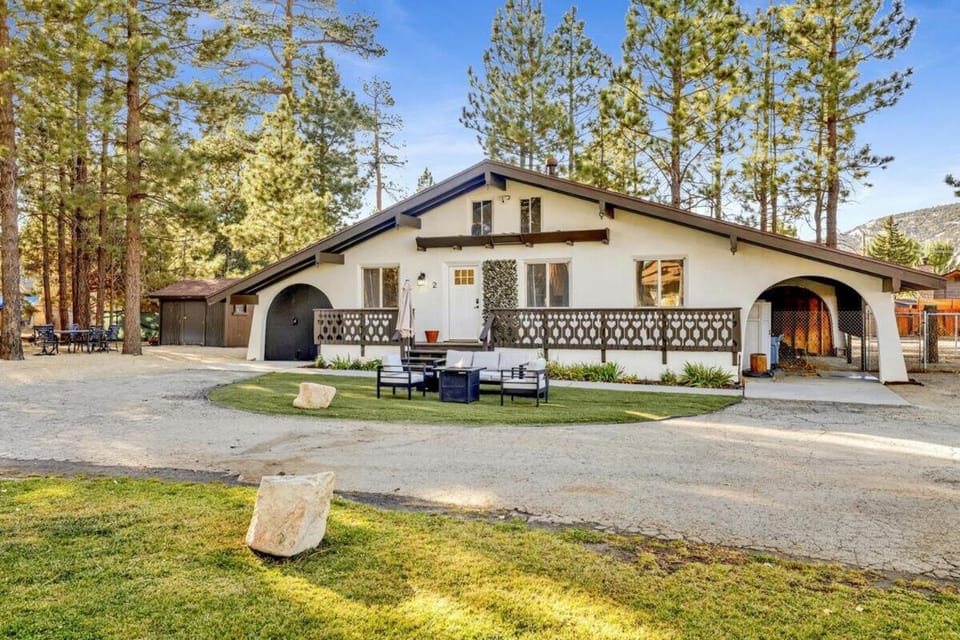 Relaxing Woodside Cottage at Shay Meadow Ranch House in Southern California