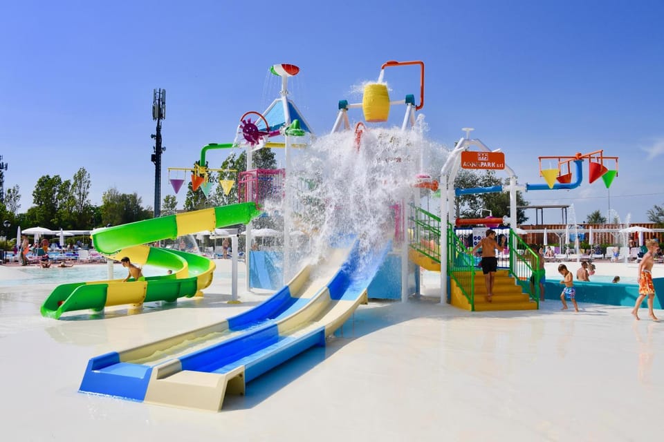 Activities, Pool view, Swimming pool, Sports, Entertainment, young children