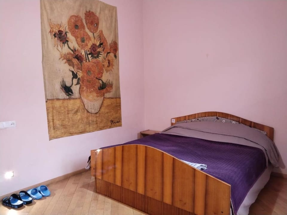 Bed, Photo of the whole room, towels