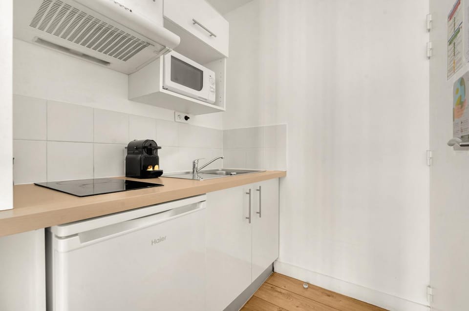 Coffee/tea facilities, Kitchen or kitchenette, microwave, stove, stove, kitchen, kitchen