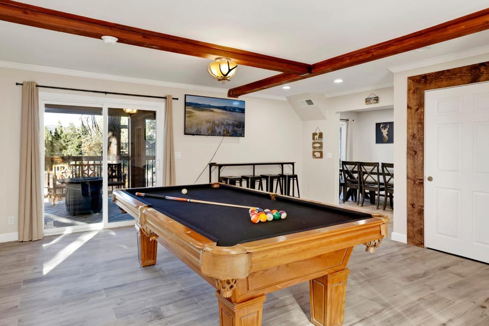 Billiard, Game Room