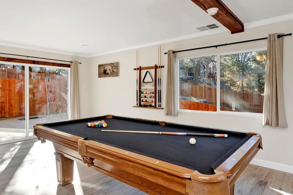 Billiard, Game Room