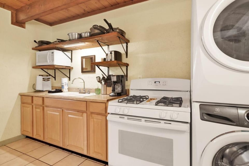 Aeroplane Gambrel Chalet- Adorable Airport Retreat Cottage House in Big Bear