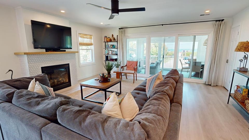 Living room, Family, fireplace, furniture