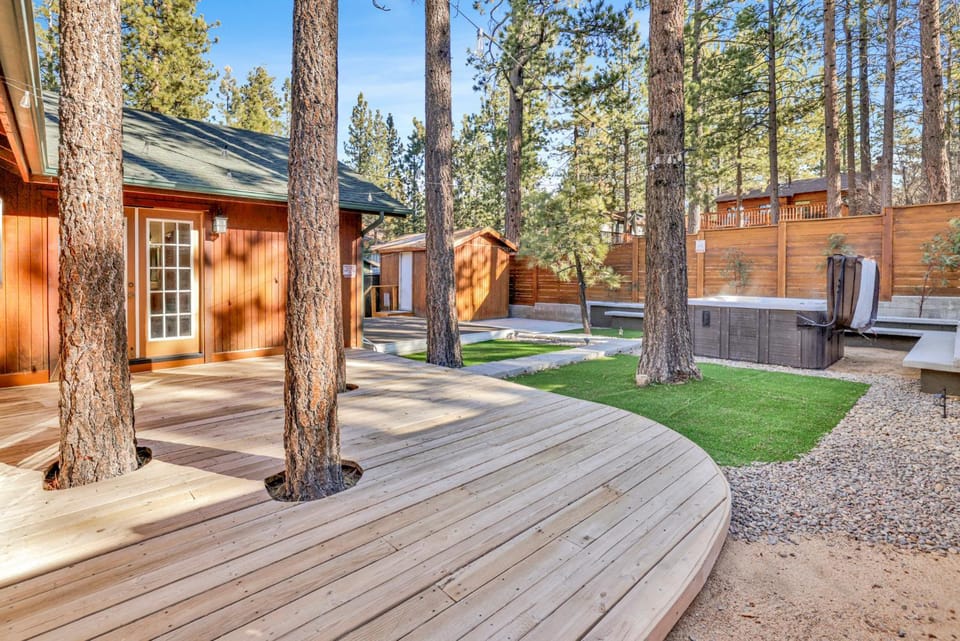Property building, Natural landscape, Hot Tub