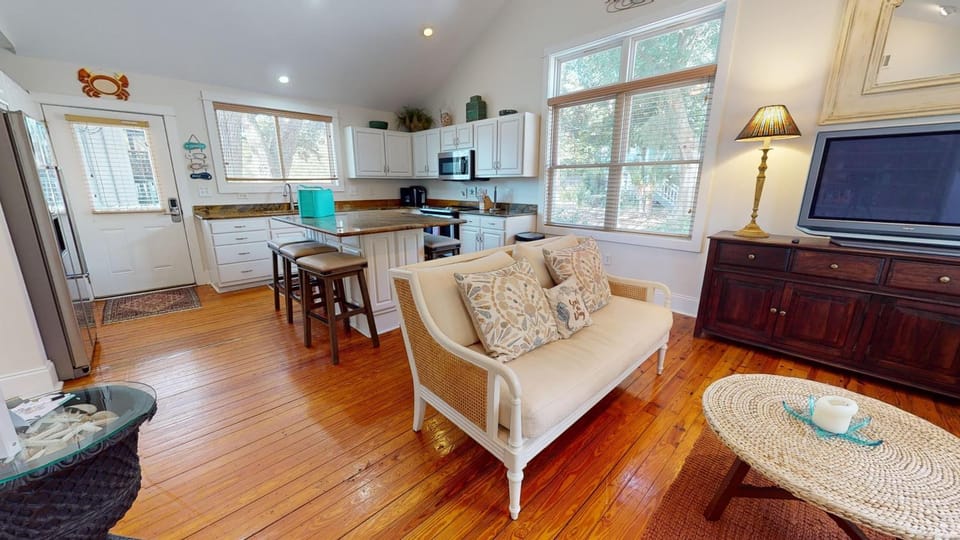TV and multimedia, Living room, Seating area, Family