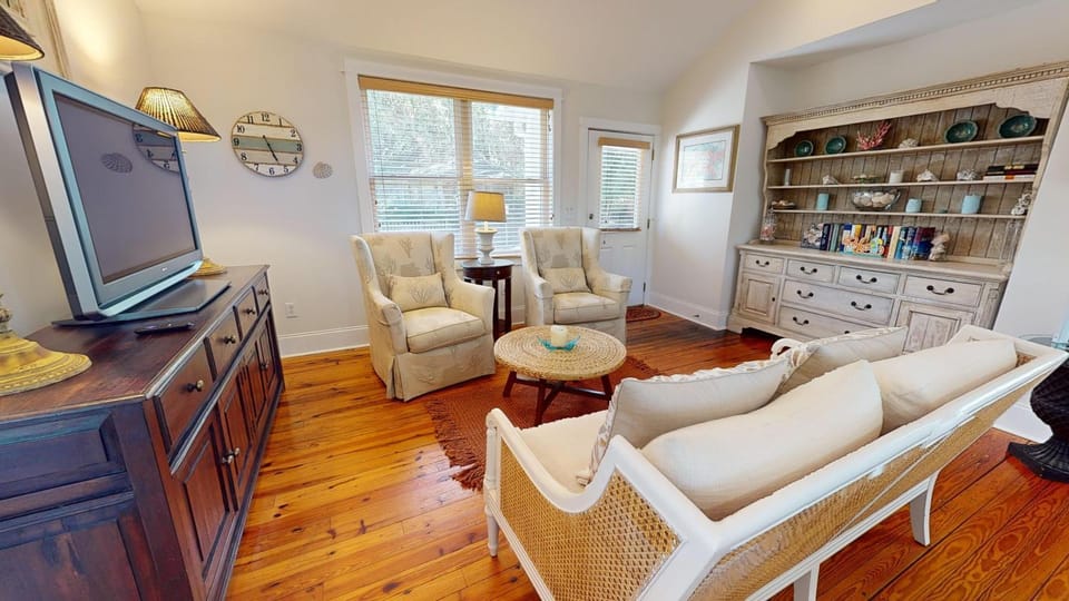Living room, Seating area, Family