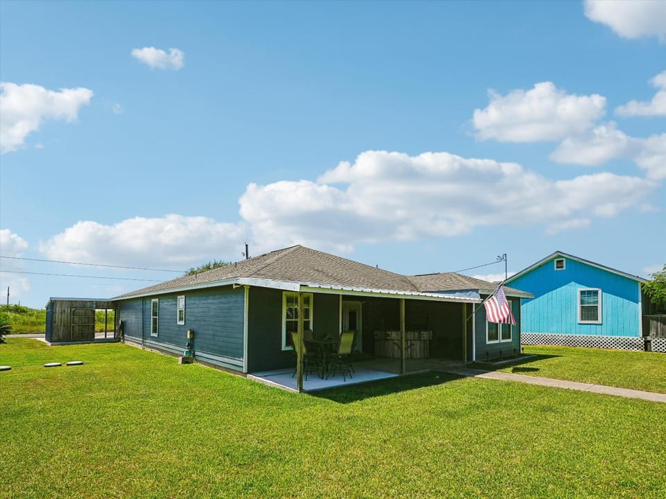 Property building, Patio, Neighbourhood, Garden